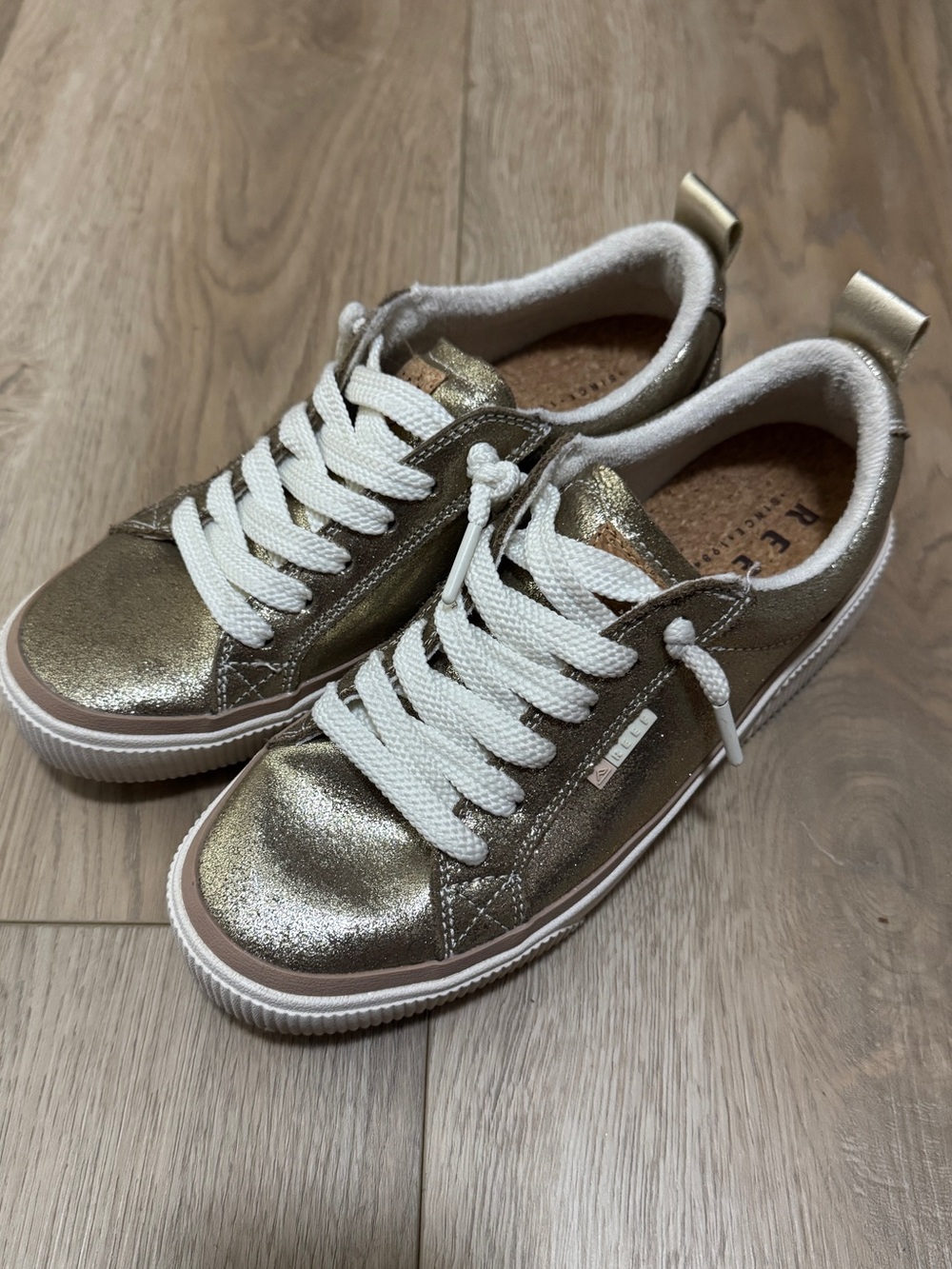Reef Women's Lay Day Dawn Metallic Sneakers Sz. 8 Champagne Suede - Picture 4 of 13